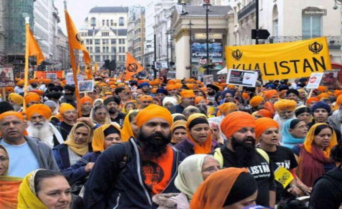 لندن میں ہندوستانی ہائی کمیشن کے باہر خالصتان کے حامیوں کا احتجاج