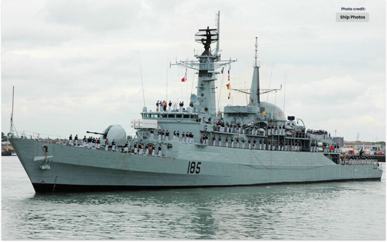 تباہ کن ہتھیاروں سے لیس جہاز پاک بحریہ میں شامل ہونے کے لیے تیار ہیں۔