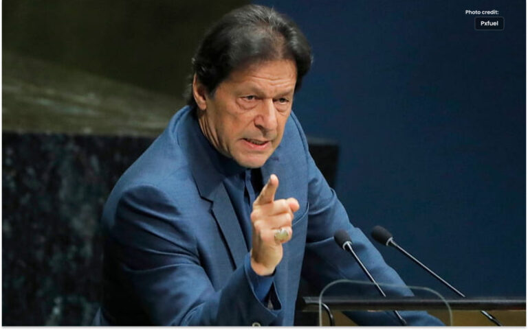 سپریم کورٹ کے فیصلے کے خلاف قرارداد منظور کرنے پر حکومت پر تنقید، عمران خان