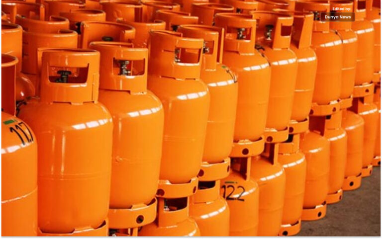 پاکستان نے پیٹرول میں اضافے کے بعد ایل پی جی کی قیمت بھی بڑھا دی۔