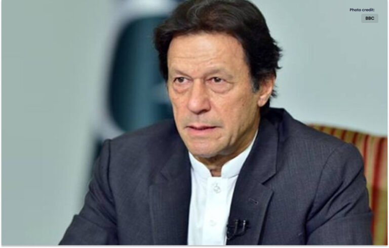 ابھی بھی وقت ہے بیٹھ کر بات کریں، عمران خان