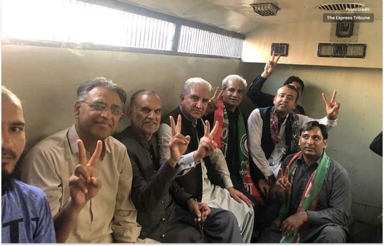 عمران خان کی عدالت میں پیشی، سینکڑوں گرفتاریاں