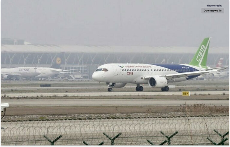 چین کا پہلا مسافر بردار جٹ طیارہ اپنے پہلے تجارتی مشن پر روانہ ہو گیا۔