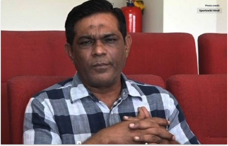 راشد لطیف کا تین نوجوان بلے بازوں کی طرف اشارہ