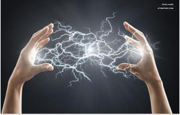 قدرتی دنیا کا بنیادی جزو بجلی ہے۔