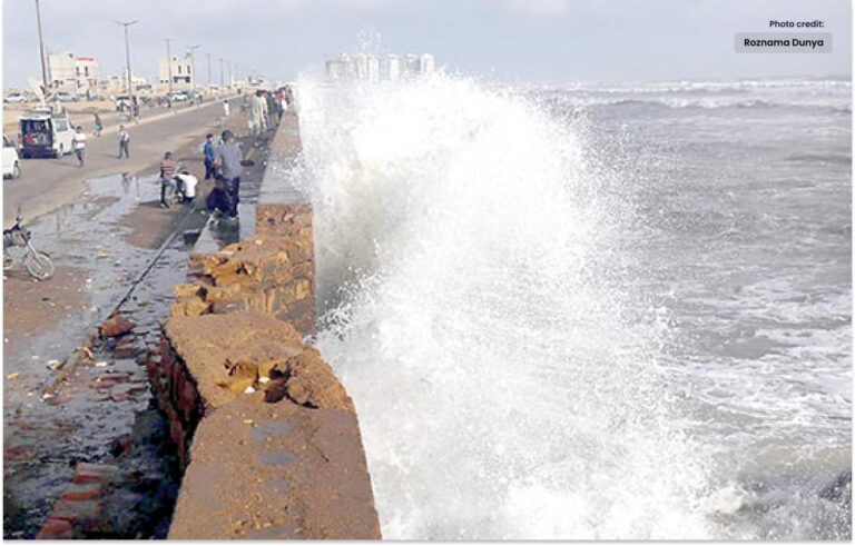 کراچی کے ساحلی علاقے شدید بارش کے لیے تیار