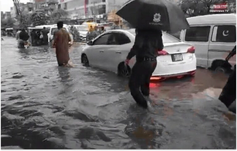 لاہور میں ریکارڈ توڑ بارش، سات افراد جاں بحق
