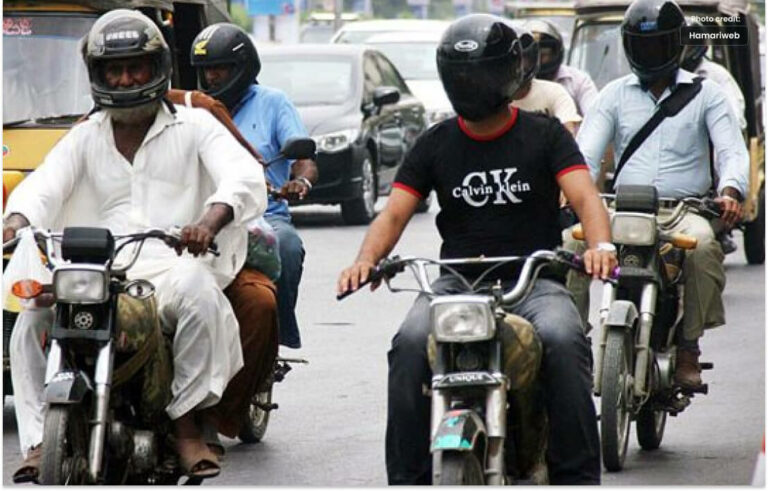 موٹر سائیکل میں پیٹرول ڈالنے کے لیے ایک اہم شرط نافذ