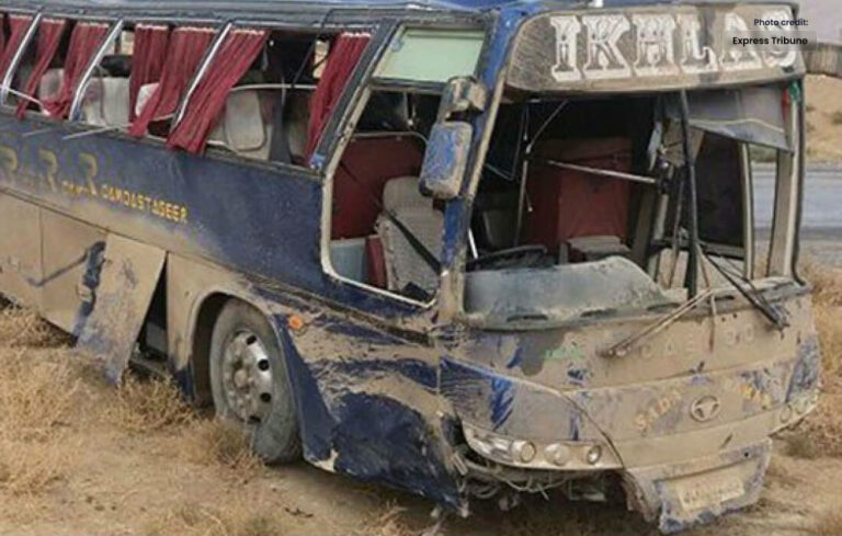 بلوچستان میں وین اور بس میں تصادم، 6 افراد جاں بحق