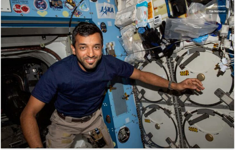 اماراتی خلاباز  نےیوم آزادی پرحیرت انگیز کارنامہ پیش کیا