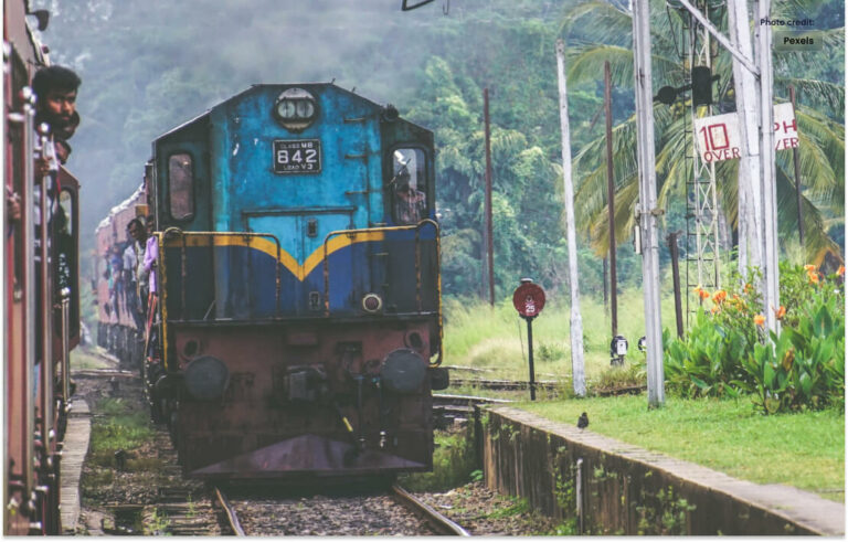 کل سے پاکستان ریلوے کرایوں میں 10 فیصد اضافہ کرے گا