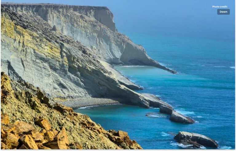 استولا پاکستان کا سب سے بڑا  جزیرہ