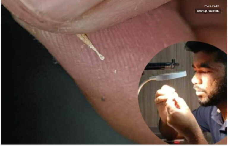 بھارتی فنکار  نے لکڑی کے چھوٹے چمچ کا عالمی ریکارڈ بنادیا