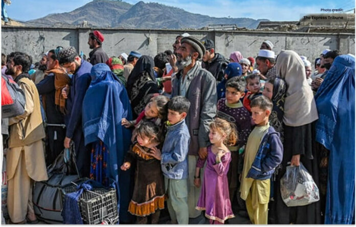 افغان مہاجرین کے ساتھ انسانی سلوک کیا جائے، عمران خان