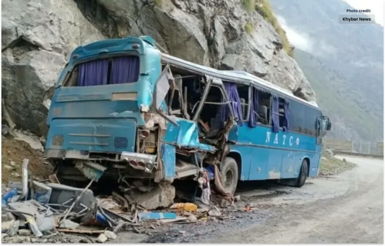 چلاس میں مسافر بس پر دہشت گردوں کا حملہ 8 افراد جاں بحق