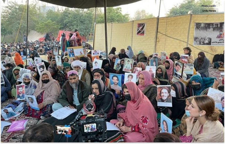 بلوچ مظاہرین  نے مہینوں سے جاری دھرنا ختم کر دیا